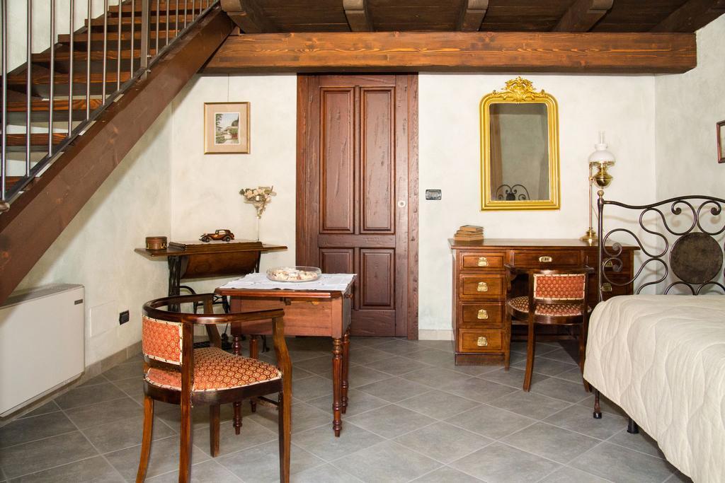مبيت وإفطار Airasca Casa Del Grande Vecchio الغرفة الصورة
